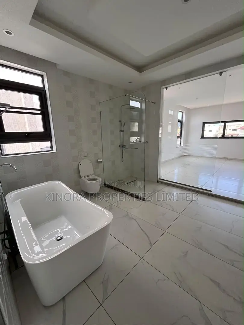 5bdrm Duplex in A&C Mall Area, East Legon for rent in East Legon