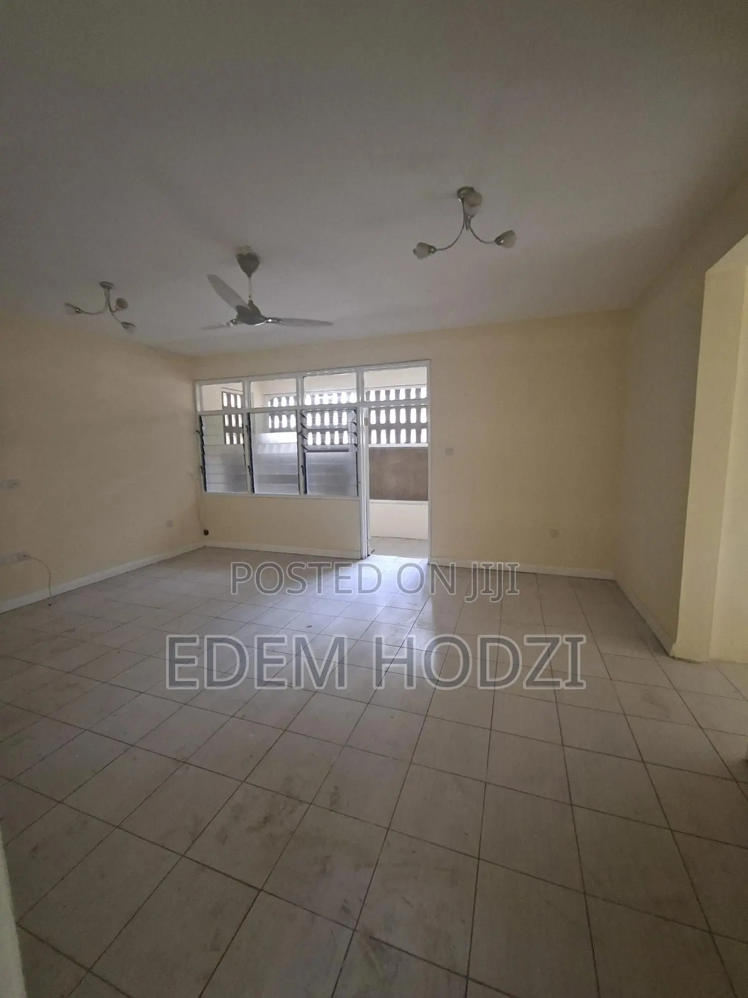 3bdrm Block of Flats in 2B Court 5, Housing Down for sale in Housing Down
