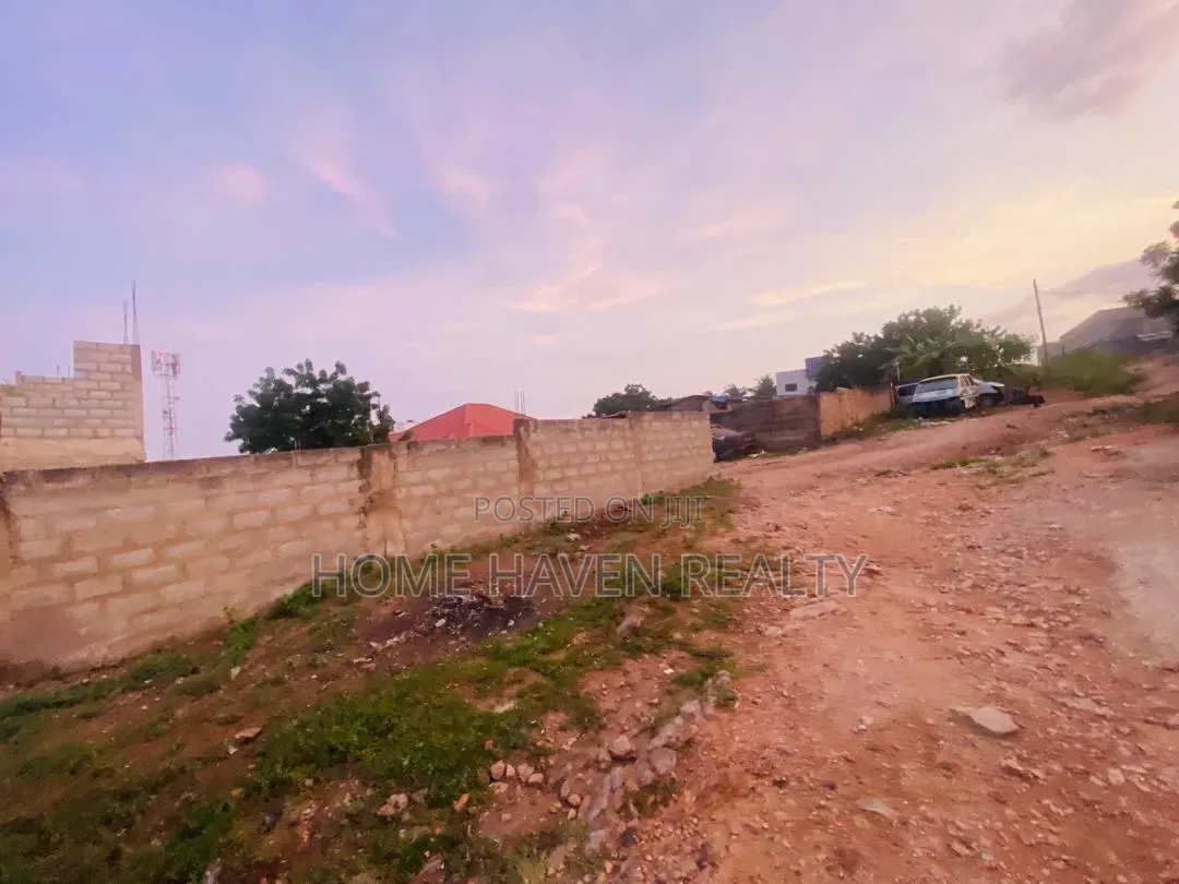 50/80 Size Land for Sale at Kwabenya Abuom in Kwabenya