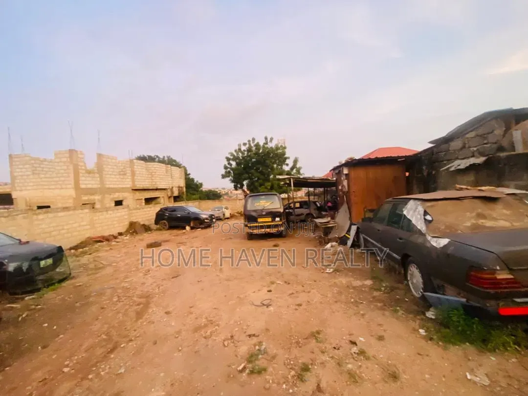 50/80 Size Land for Sale at Kwabenya Abuom in Kwabenya