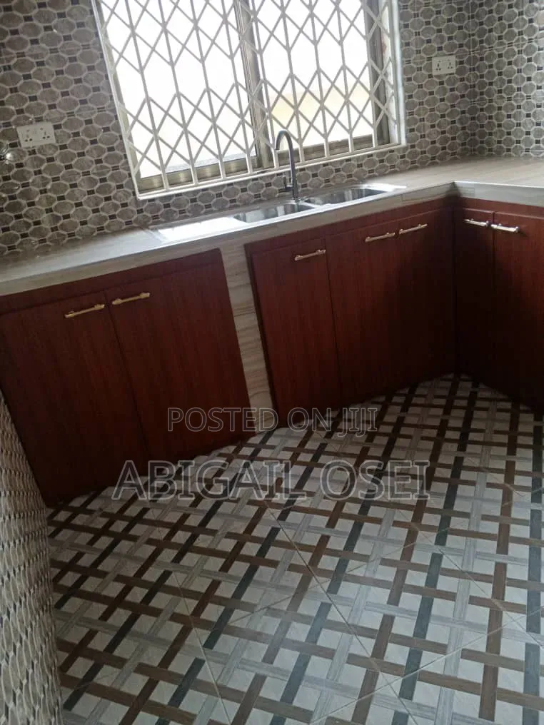 2bdrm Apartment in Amanfro, Malejor for rent in Malejor