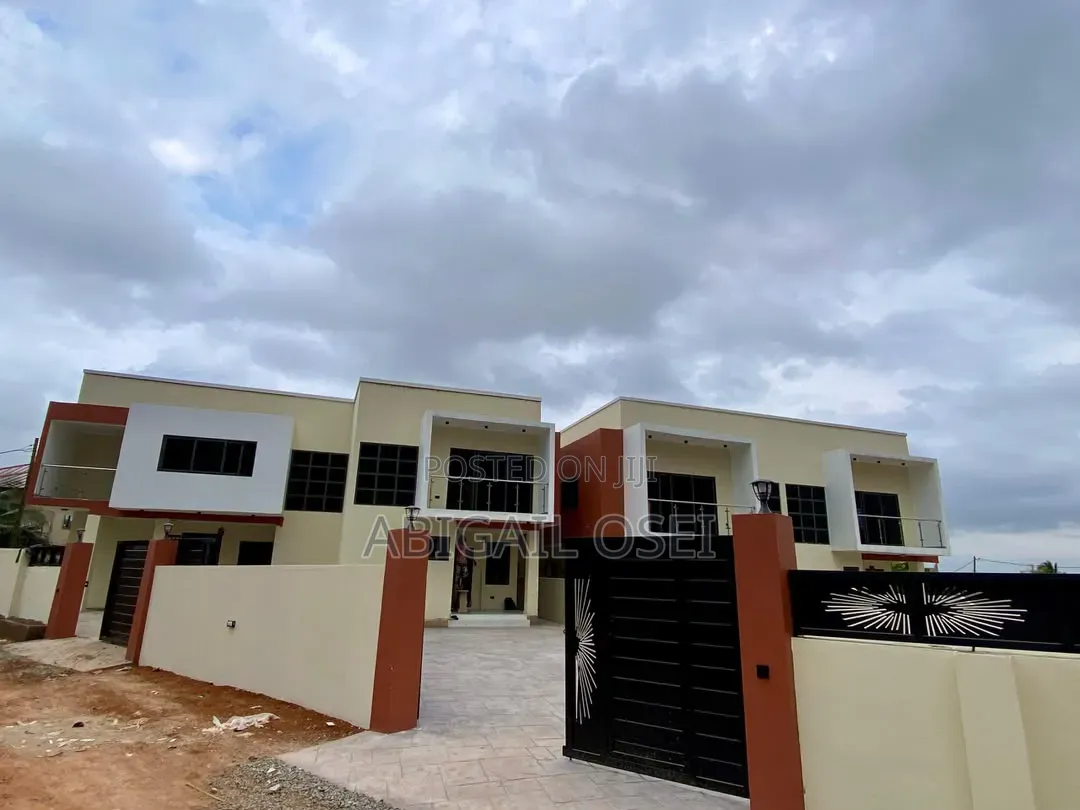 4bdrm House in Oyarifa Special for sale in Oyarifa Mall Area