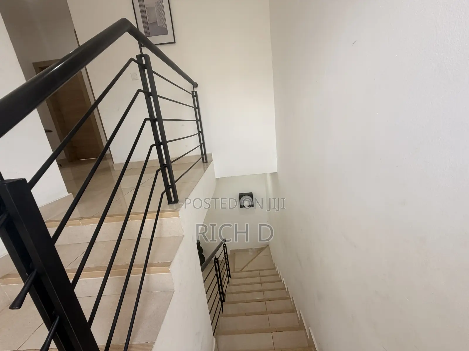 Furnished 3bdrm House in The Greens Estate, Community 25 for rent in Community 25