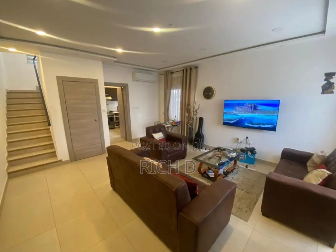 Furnished 2bdrm House in The Greens Estate, Community 25 for rent in Community 25
