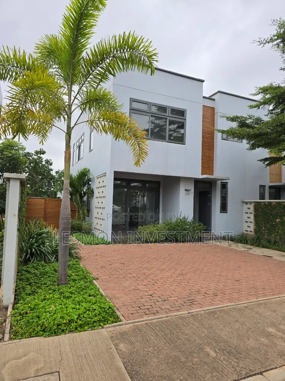 6bdrm Duplex in Lesmon Properties, Pokuase for sale in Pokuase