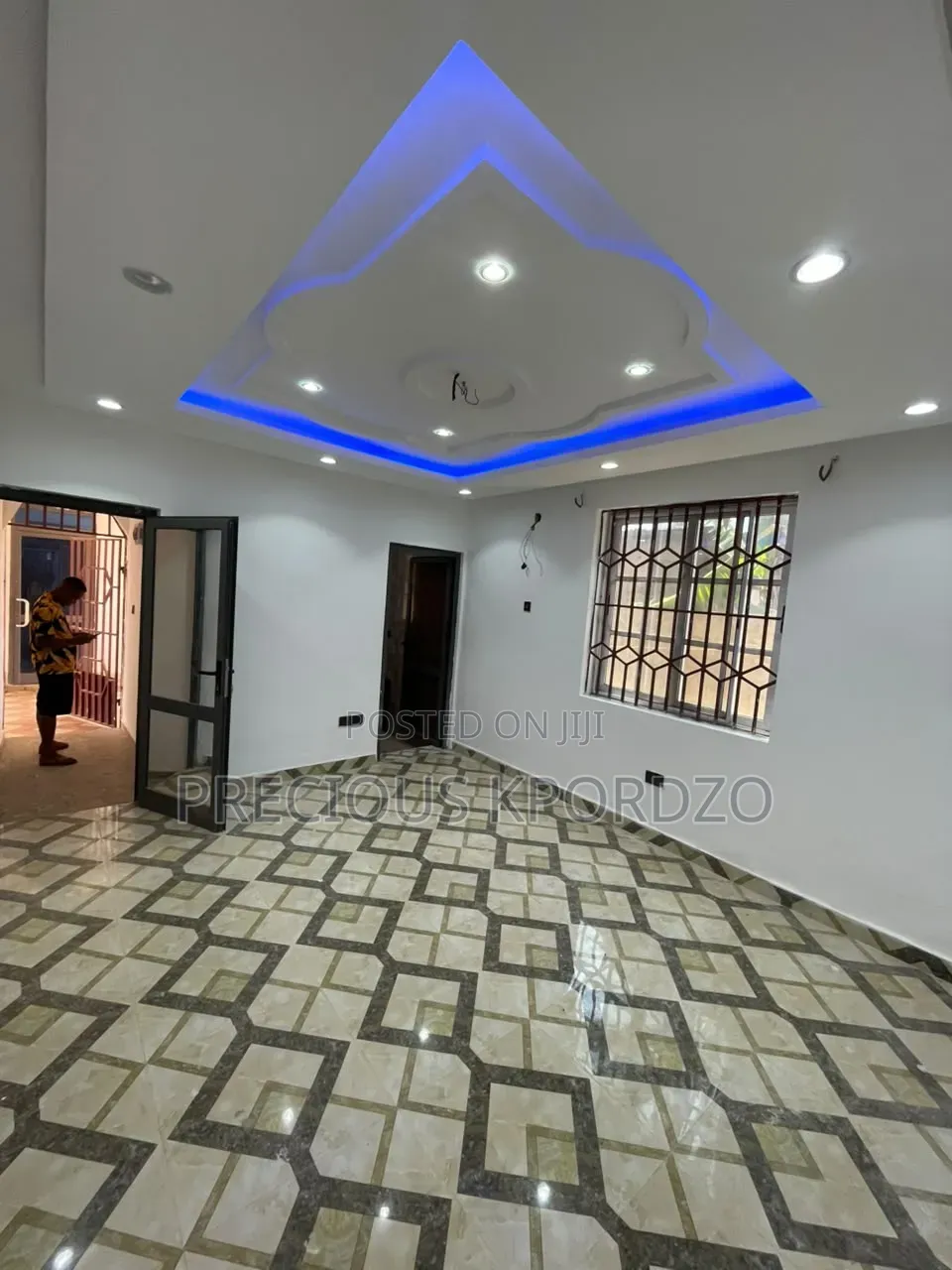 1bdrm Room & Parlour in Comm 1 Lakeside for rent in Lake Side Estate