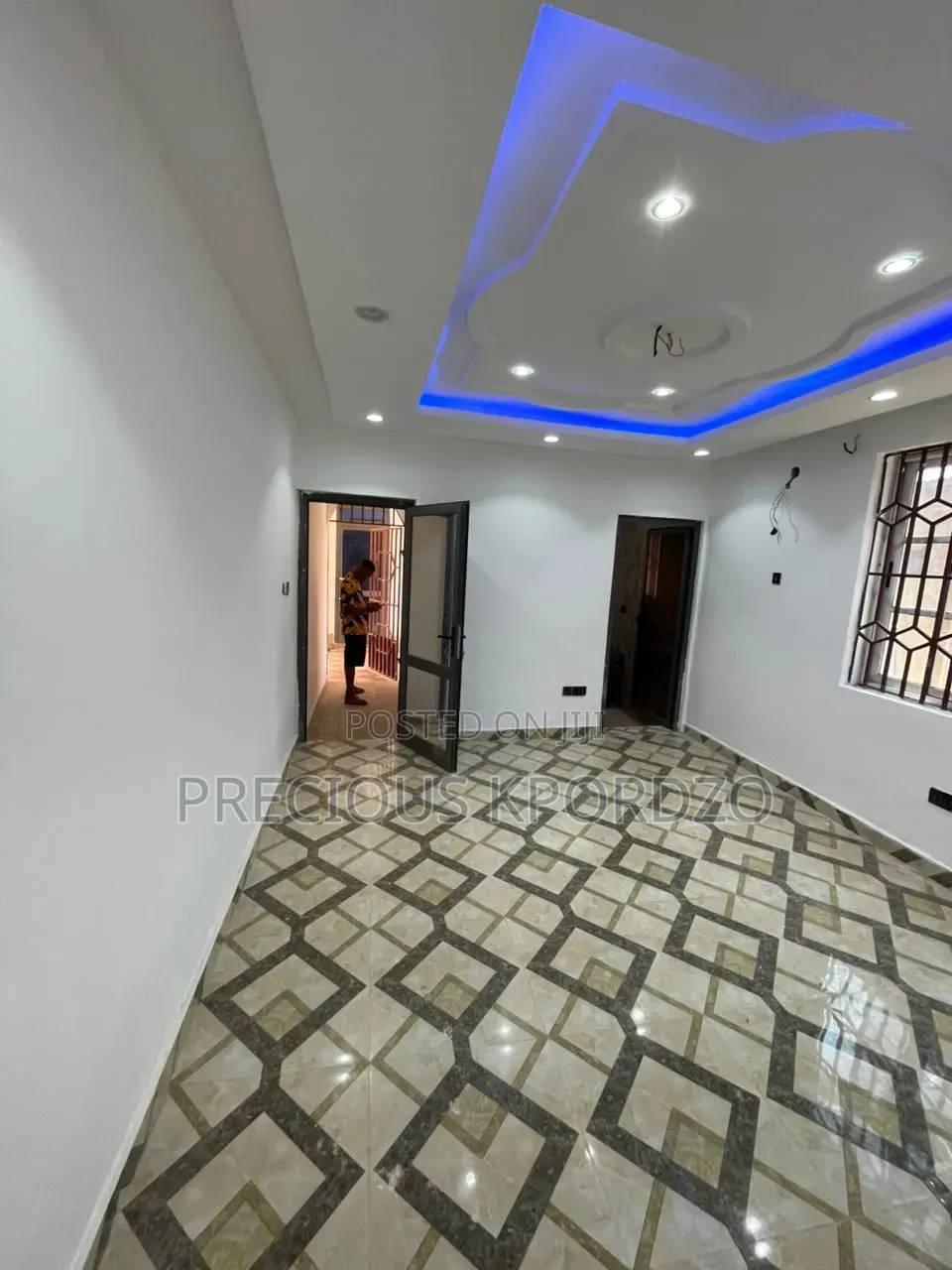 1bdrm Room & Parlour in Comm 1 Lakeside for rent in Lake Side Estate