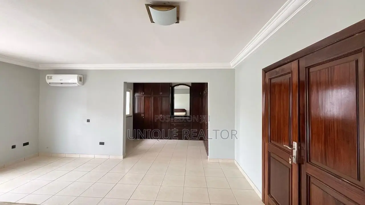 Furnished 5bdrm House in Trasacco, School Junction for sale in School Junction