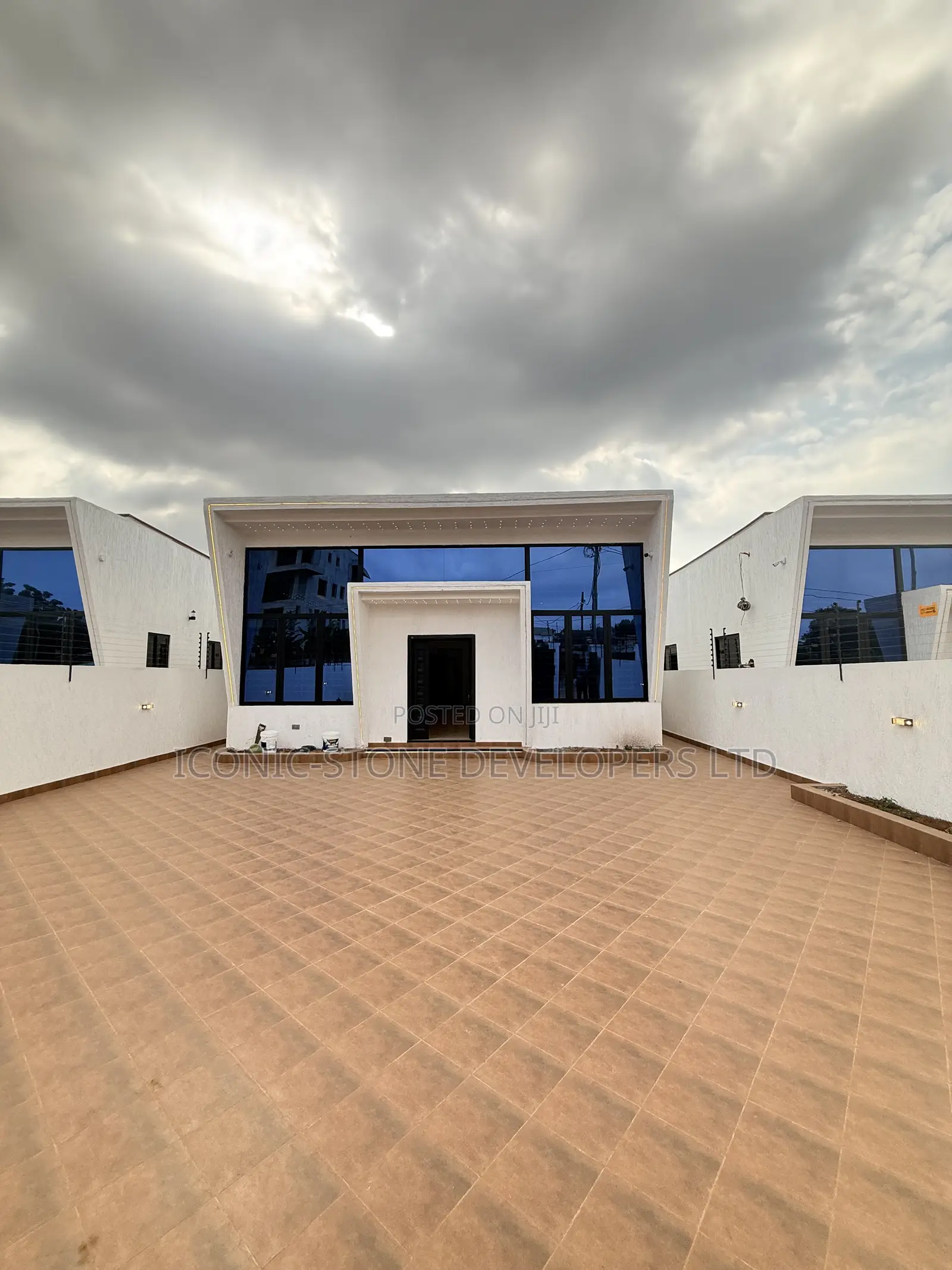 3bdrm House in Adenta Oyarifa Road. for sale in Adenta