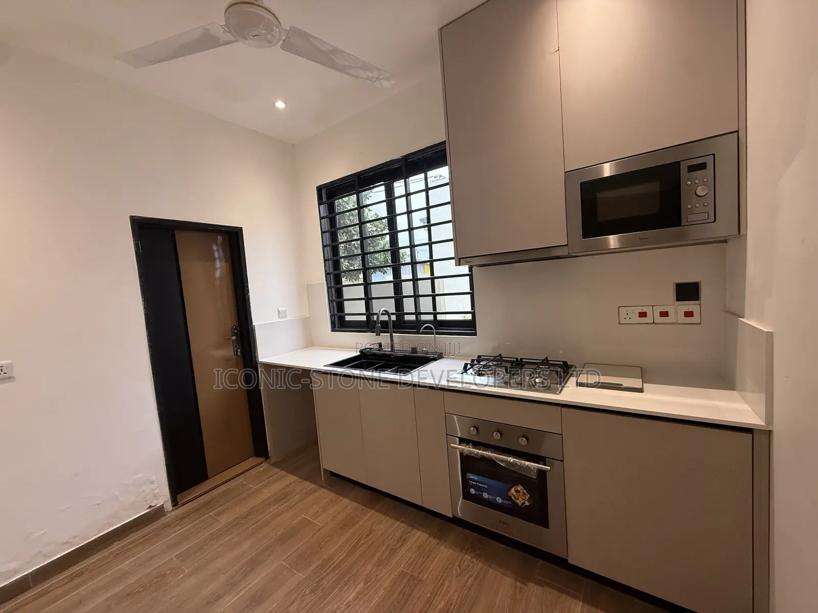 3bdrm Townhouse/Terrace in Adenta, Frafraha for sale in Frafraha
