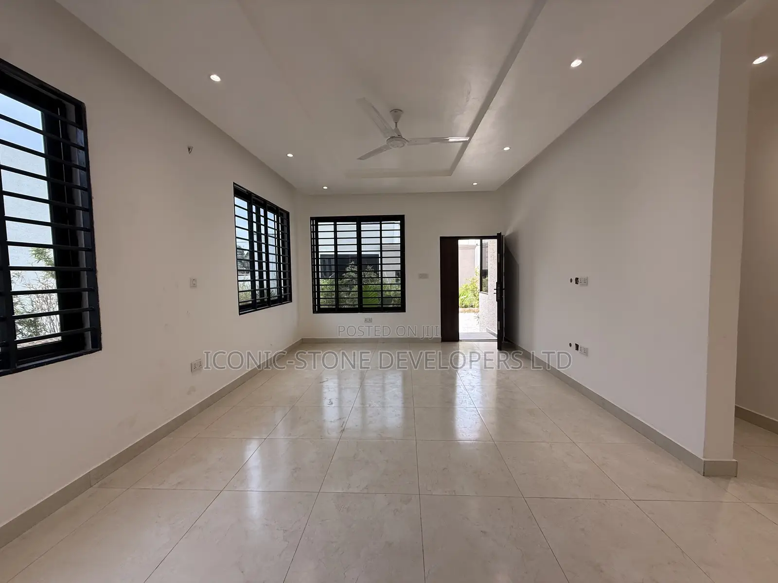 3bdrm Townhouse/Terrace in Adenta, Frafraha for sale in Frafraha
