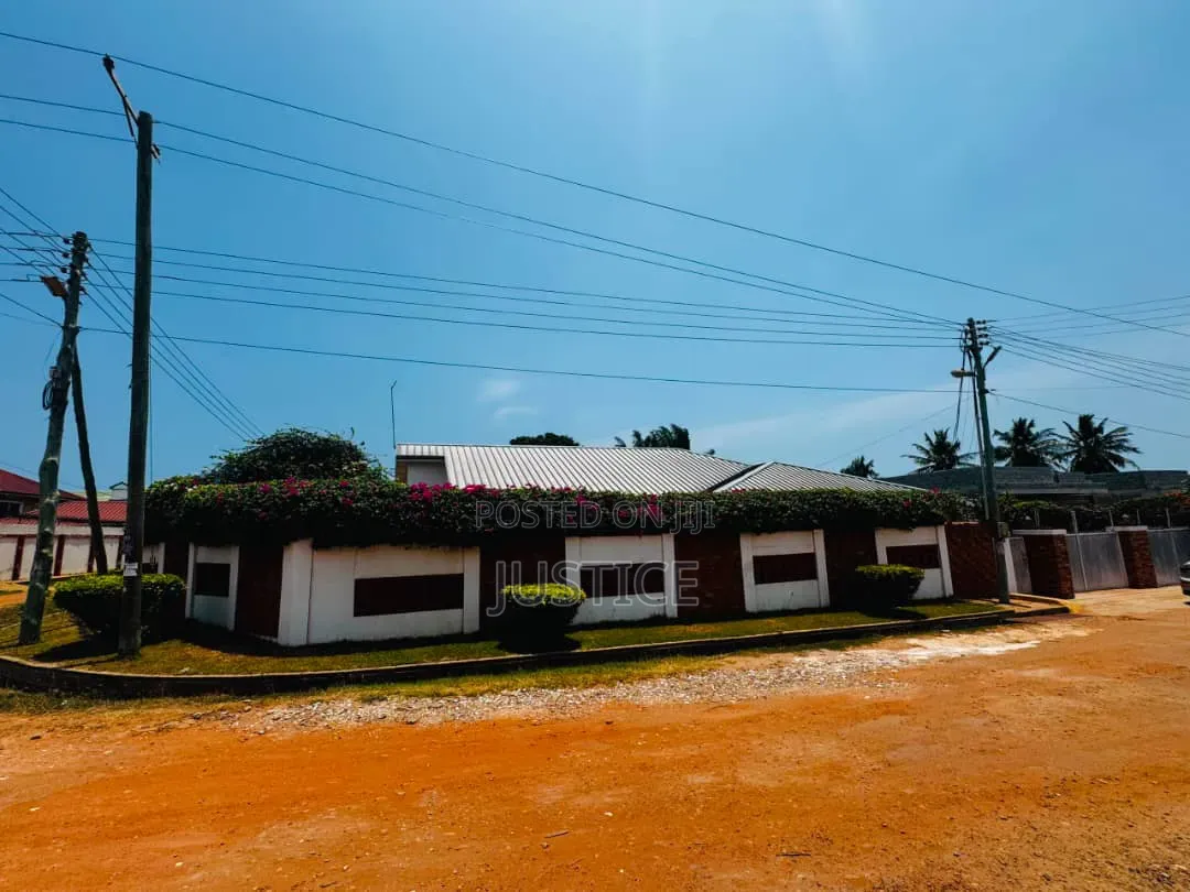 4bdrm House in Teshie Nungua Estate for sale in Teshie-Nungua Estates