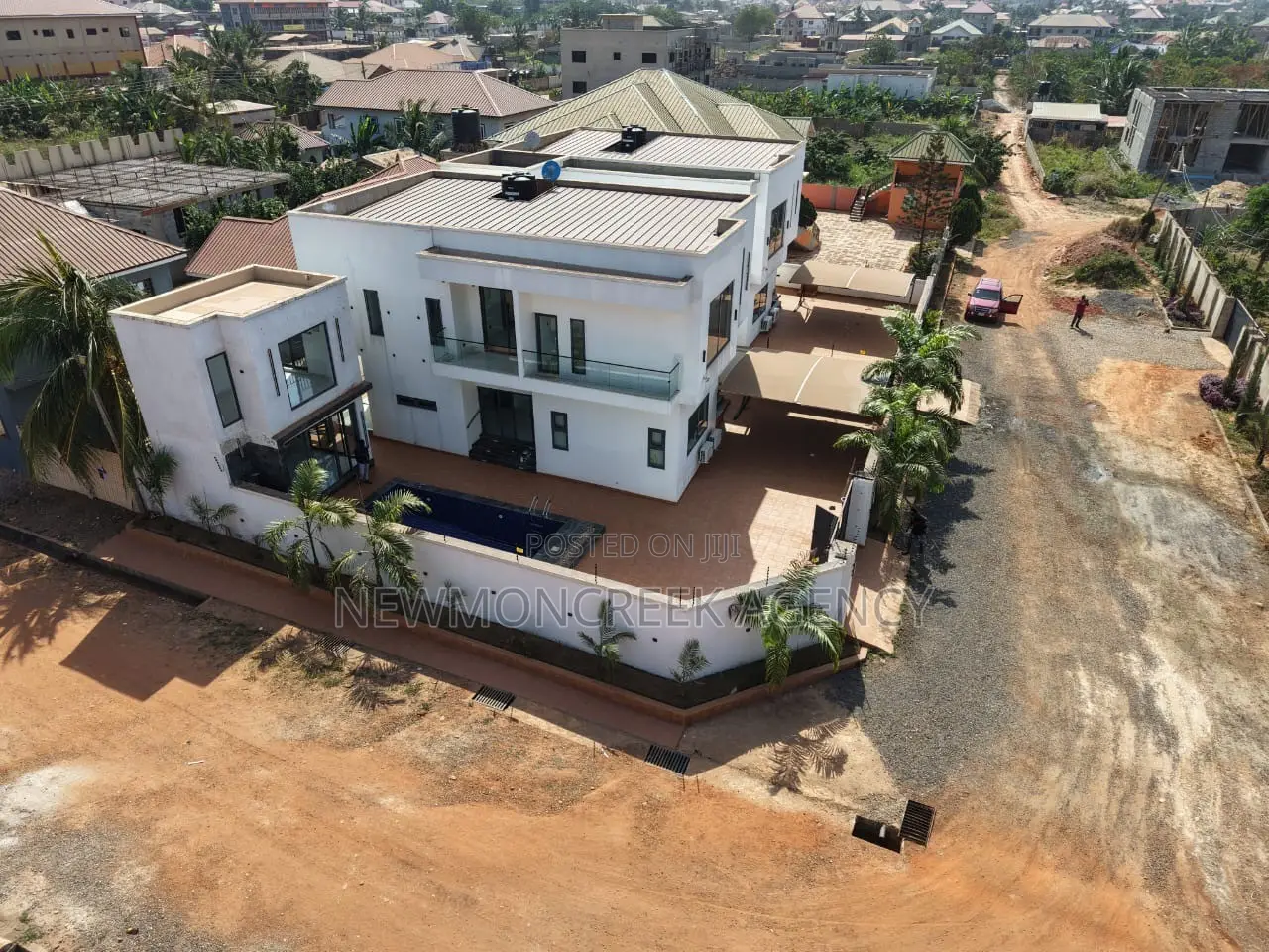 4bdrm Duplex in Amrahia Estate, Accra Metropolitan for sale in Accra Metropolitan