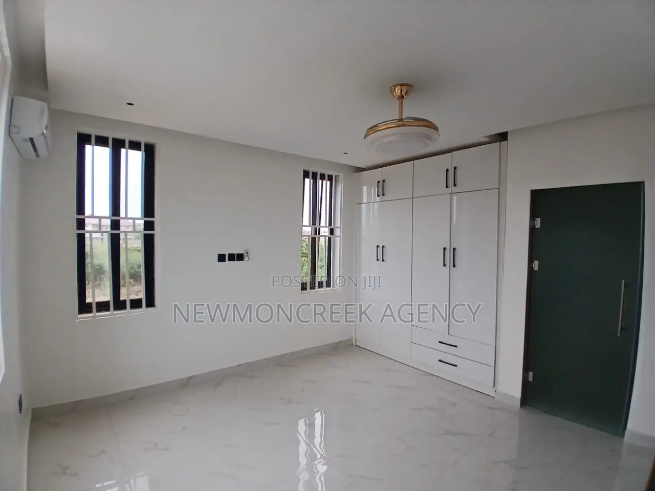 4bdrm Duplex in Amrahia Estate, Accra Metropolitan for sale in Accra Metropolitan
