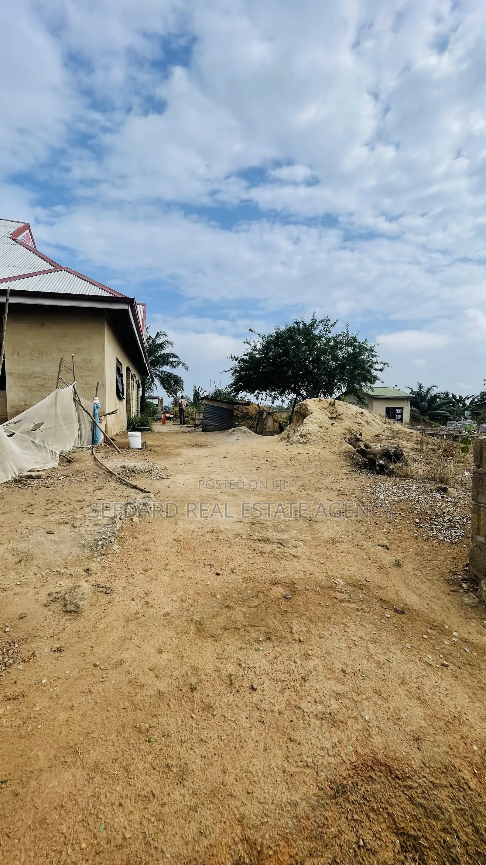 10bdrm House in Sefdard Properties, Amasaman for sale in Amasaman