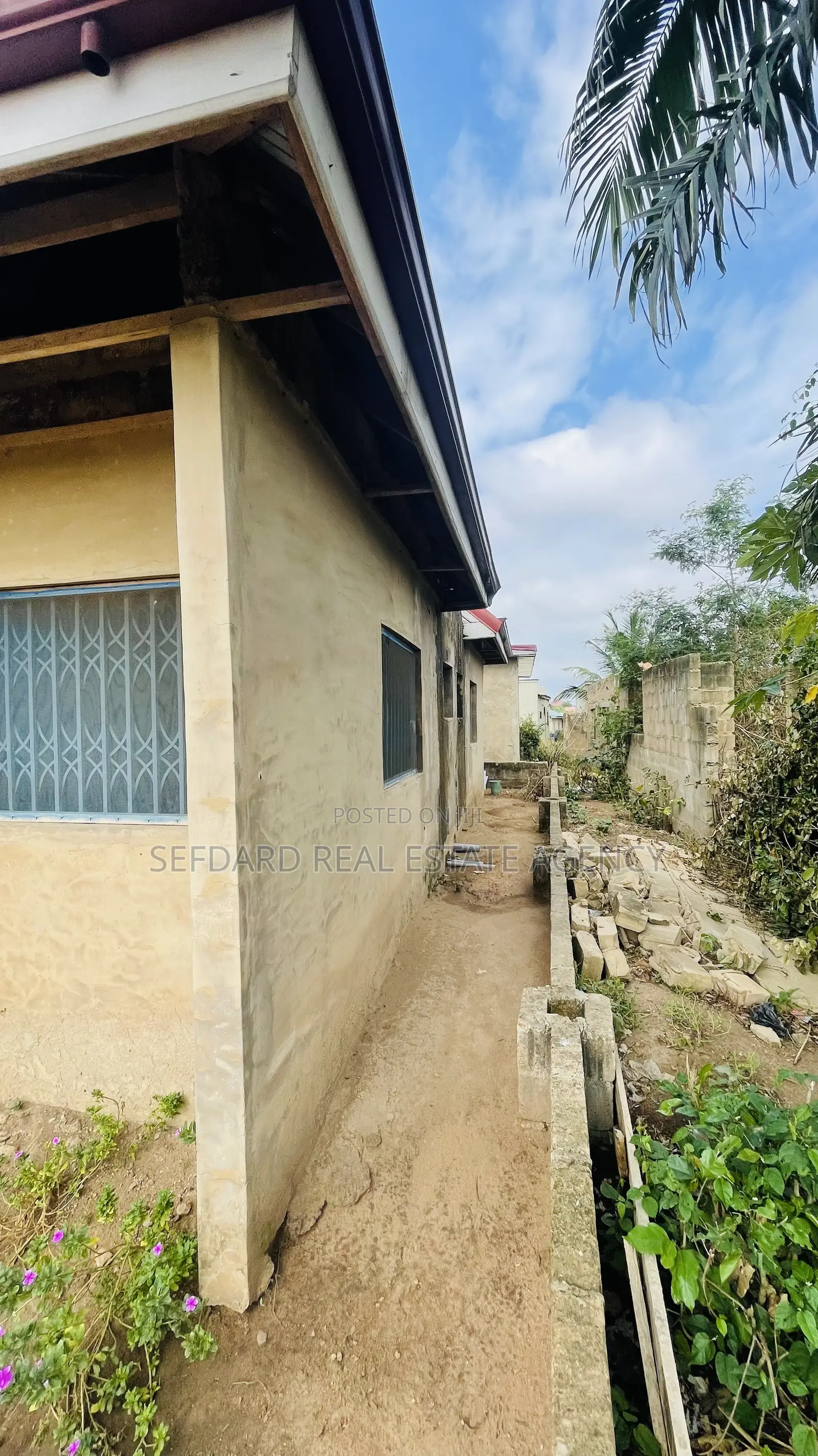 10bdrm House in Sefdard Properties, Amasaman for sale in Amasaman