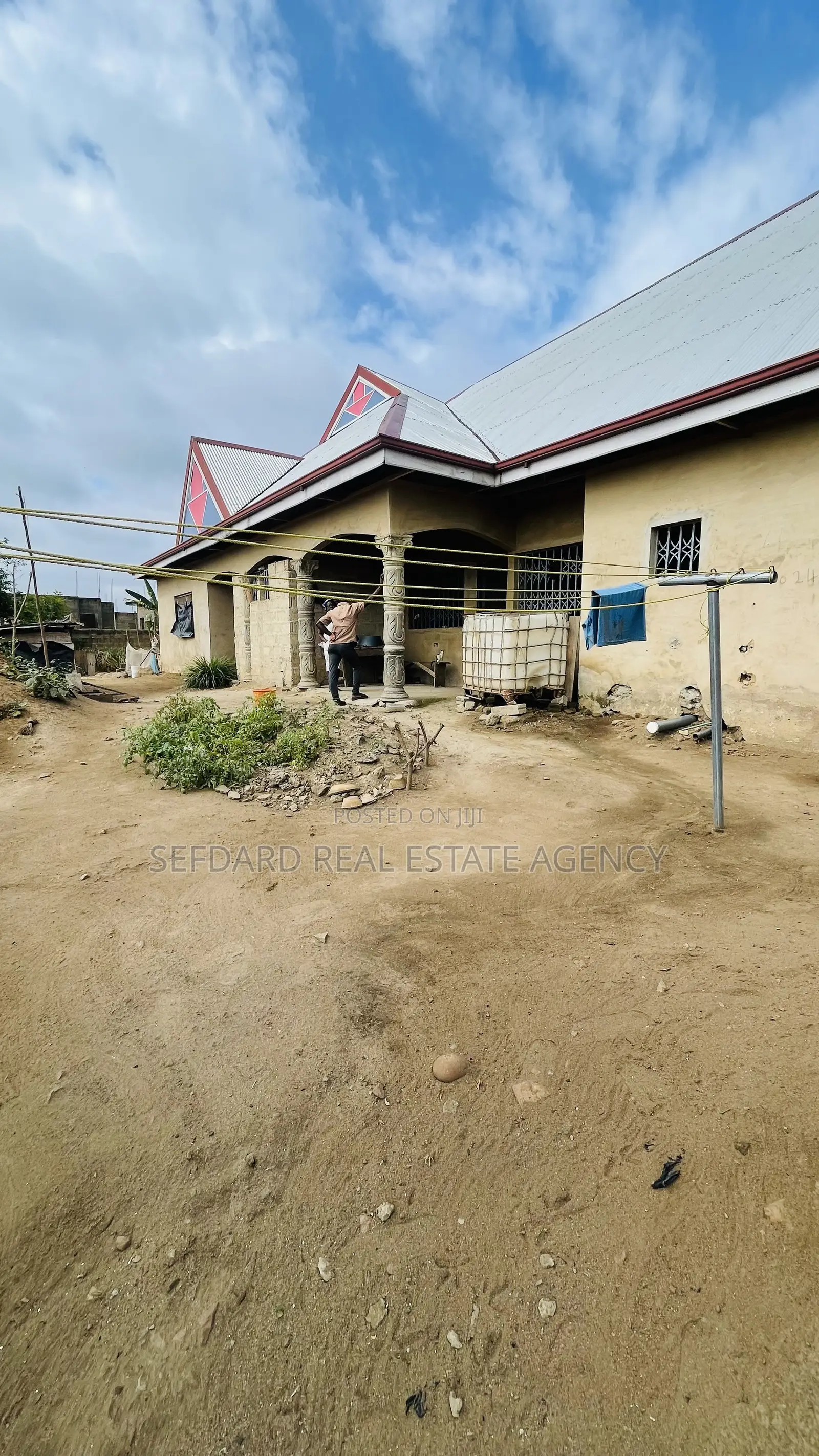 10bdrm House in Sefdard Properties, Amasaman for sale in Amasaman
