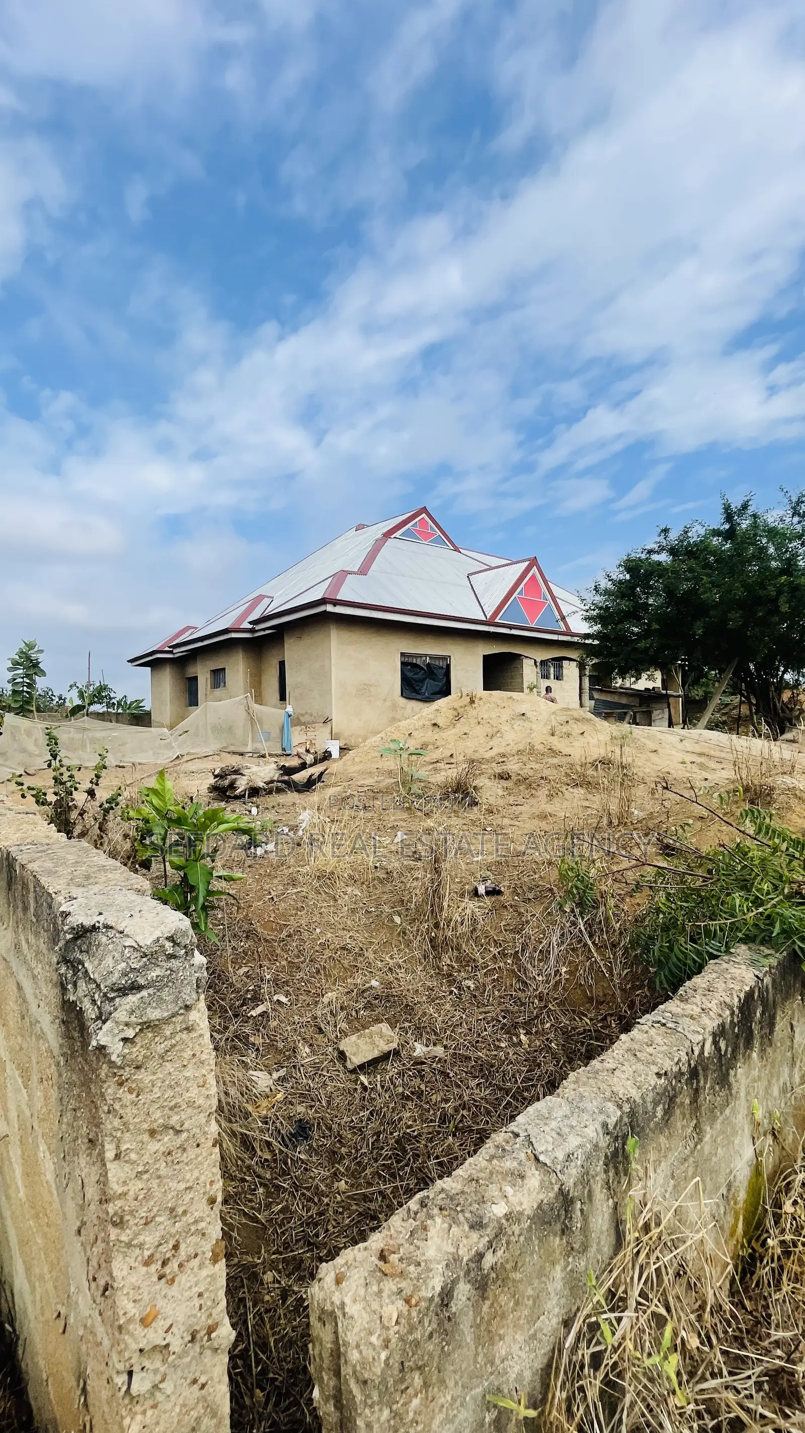 10bdrm House in Sefdard Properties, Amasaman for sale in Amasaman