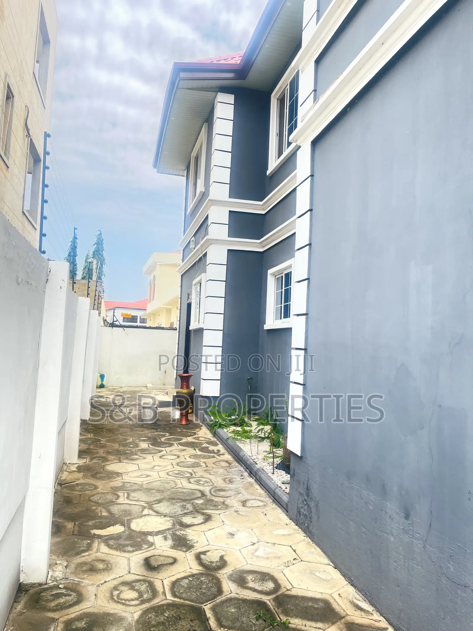 5bdrm Duplex in East Legon for rent in East Legon