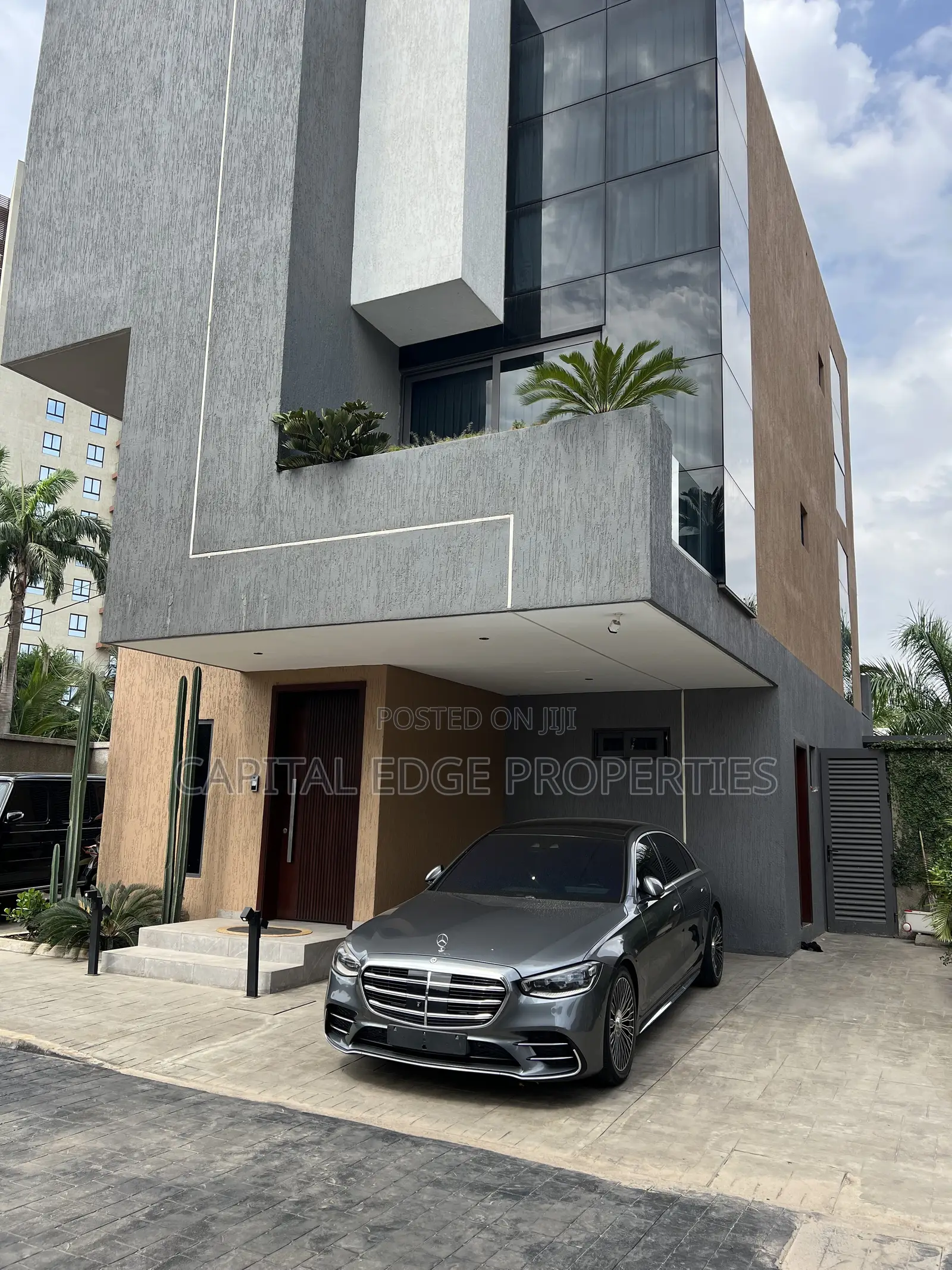 4bdrm Townhouse/Terrace in Airport Residential Area for sale in Airport Residential Area