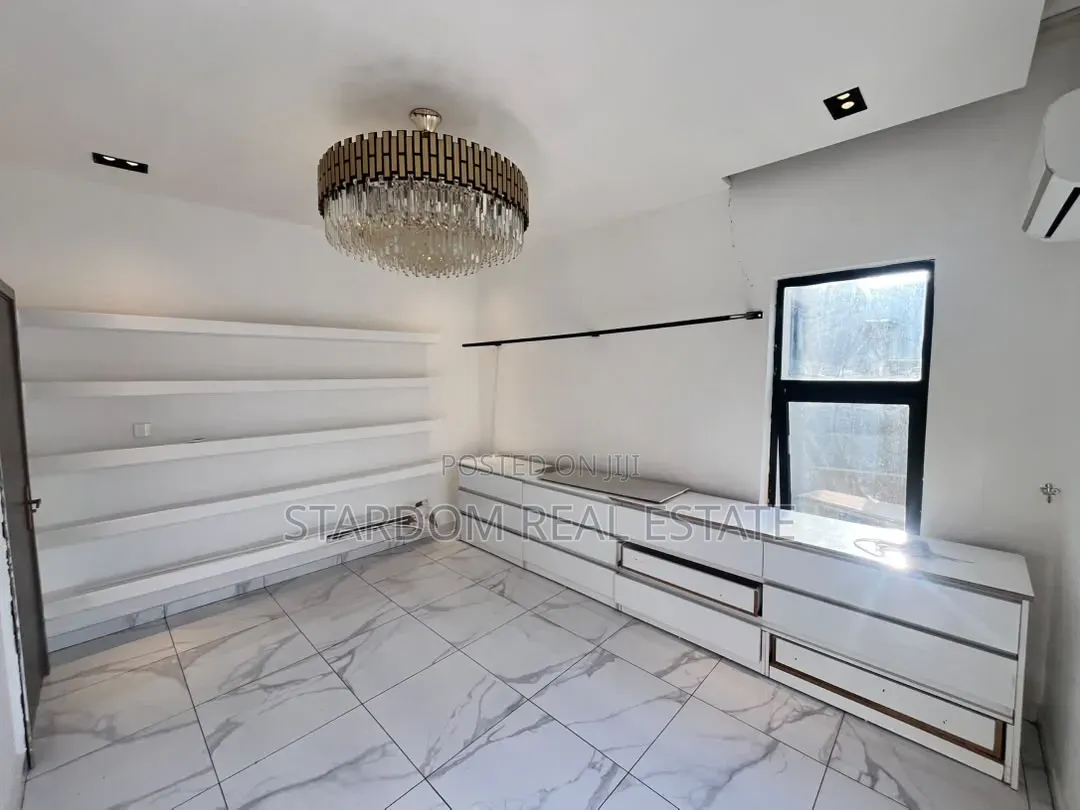 3bdrm Bungalow in Ashaley Botwe, School Junction for rent in School Junction