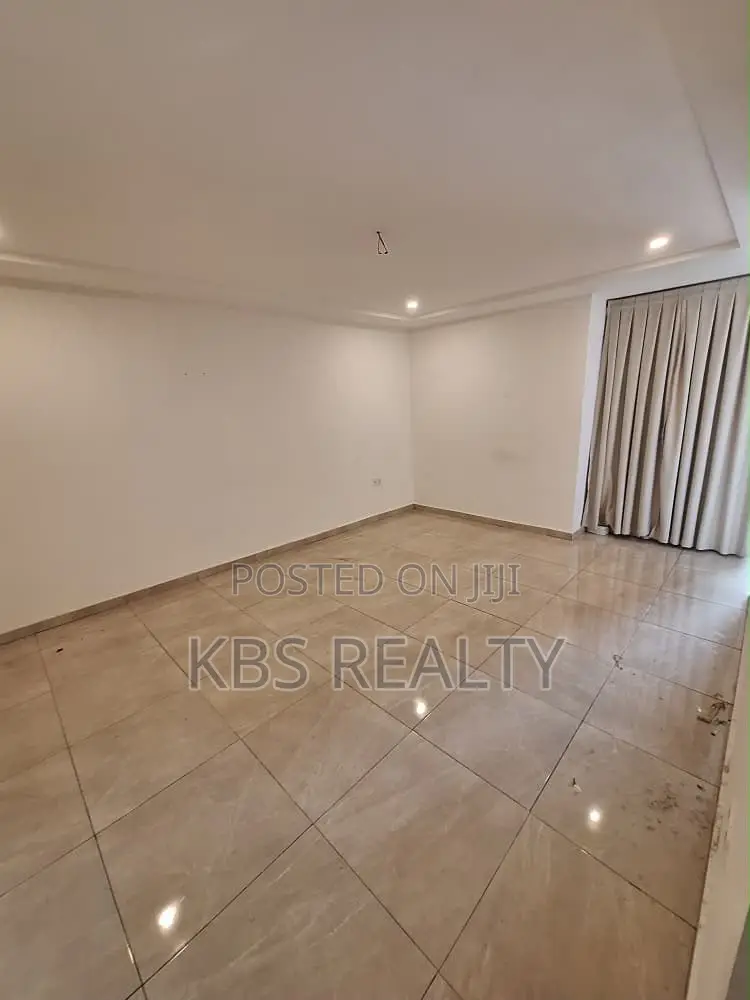 7bdrm Townhouse/Terrace in East Legon Nanakrom, School Junction in School Junction