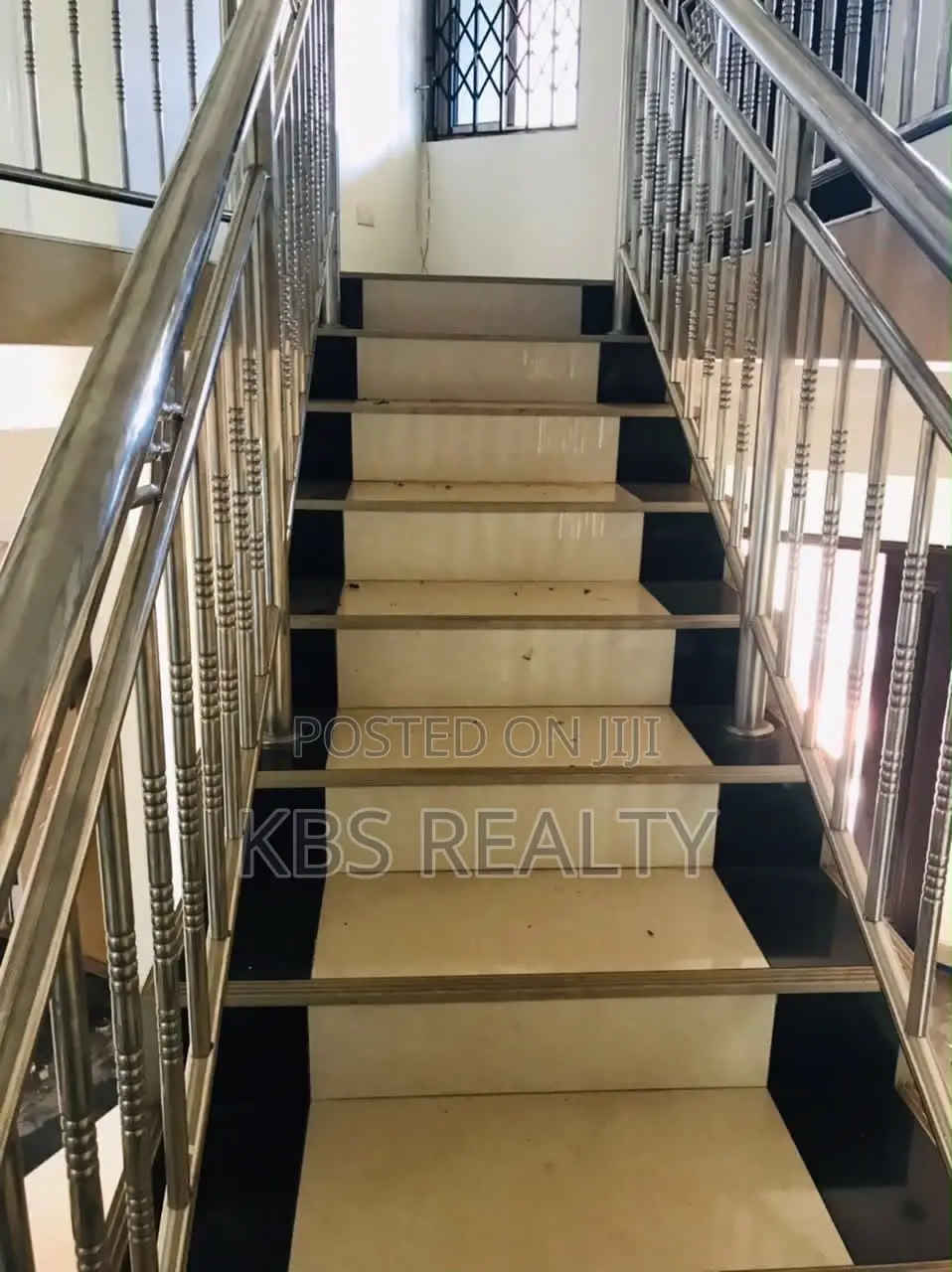 7bdrm Townhouse/Terrace in East Legon Nanakrom, School Junction in School Junction