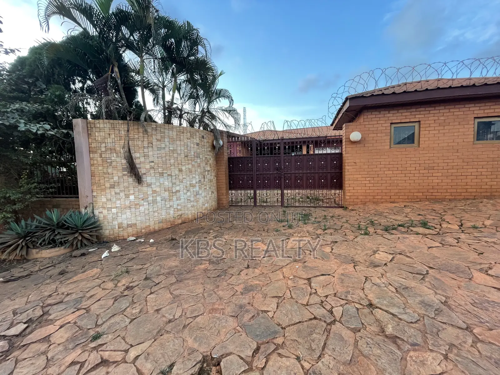 3bdrm House in Ahodwo-Daban, Kumasi Metropolitan for rent in Kumasi Metropolitan
