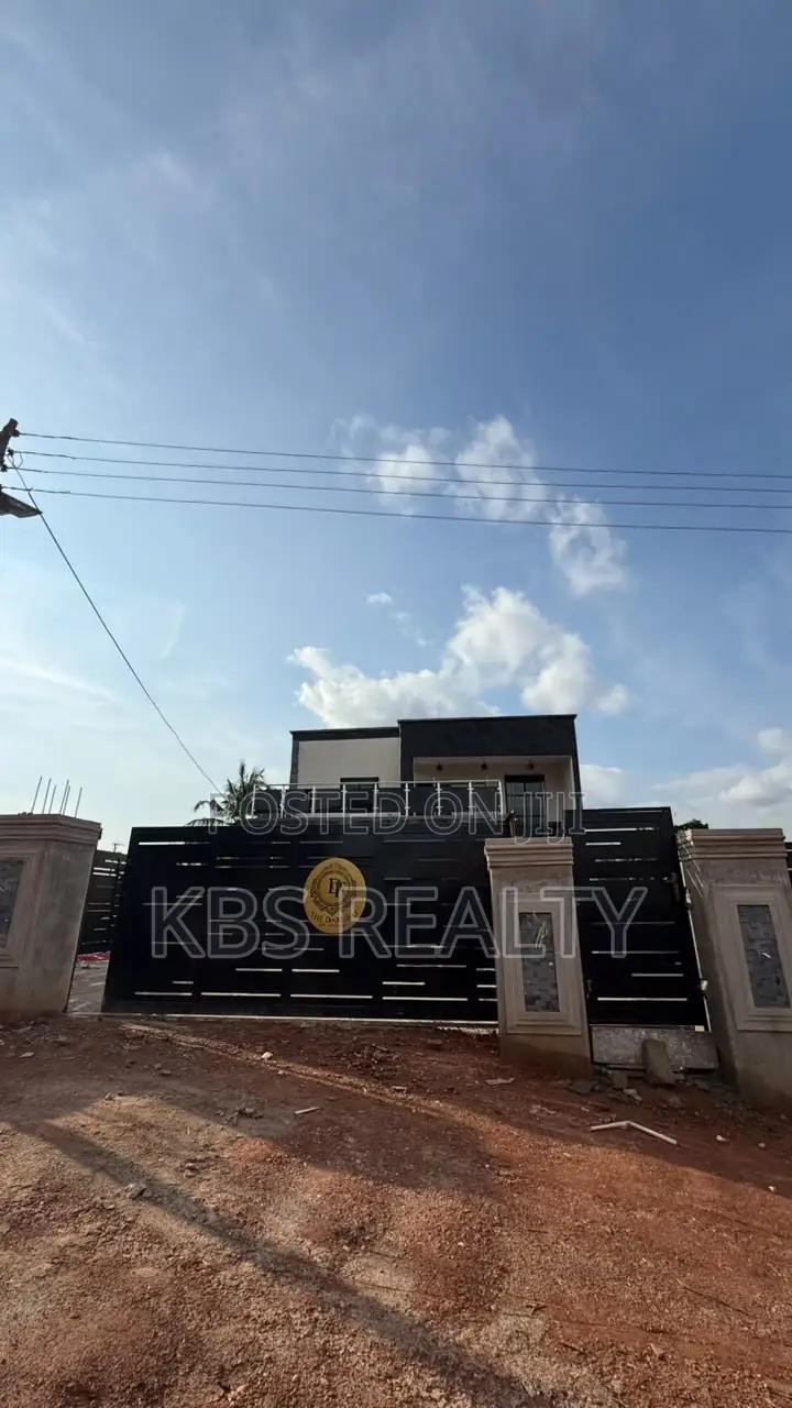 5bdrm Duplex in Santasi-Brofoyedu, Kumasi Metropolitan for sale in Kumasi Metropolitan