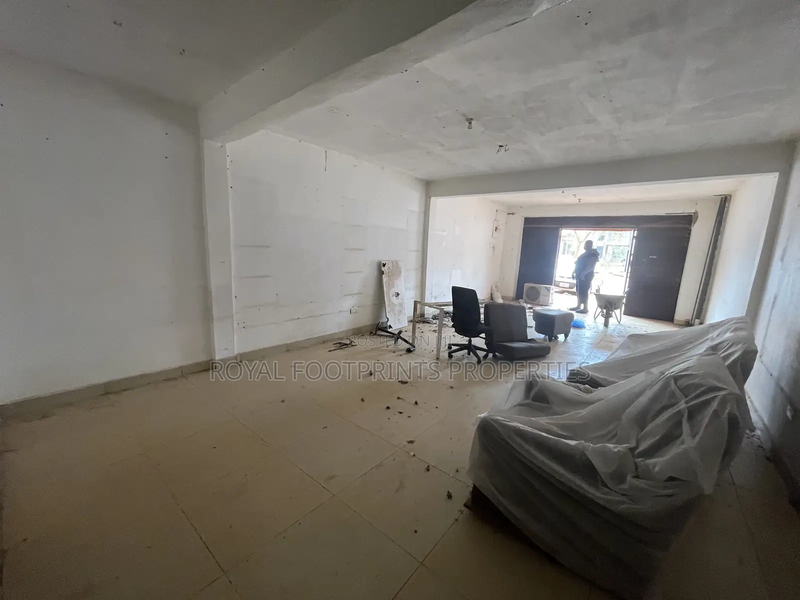 A Very Big and Spacious Space in Adenta