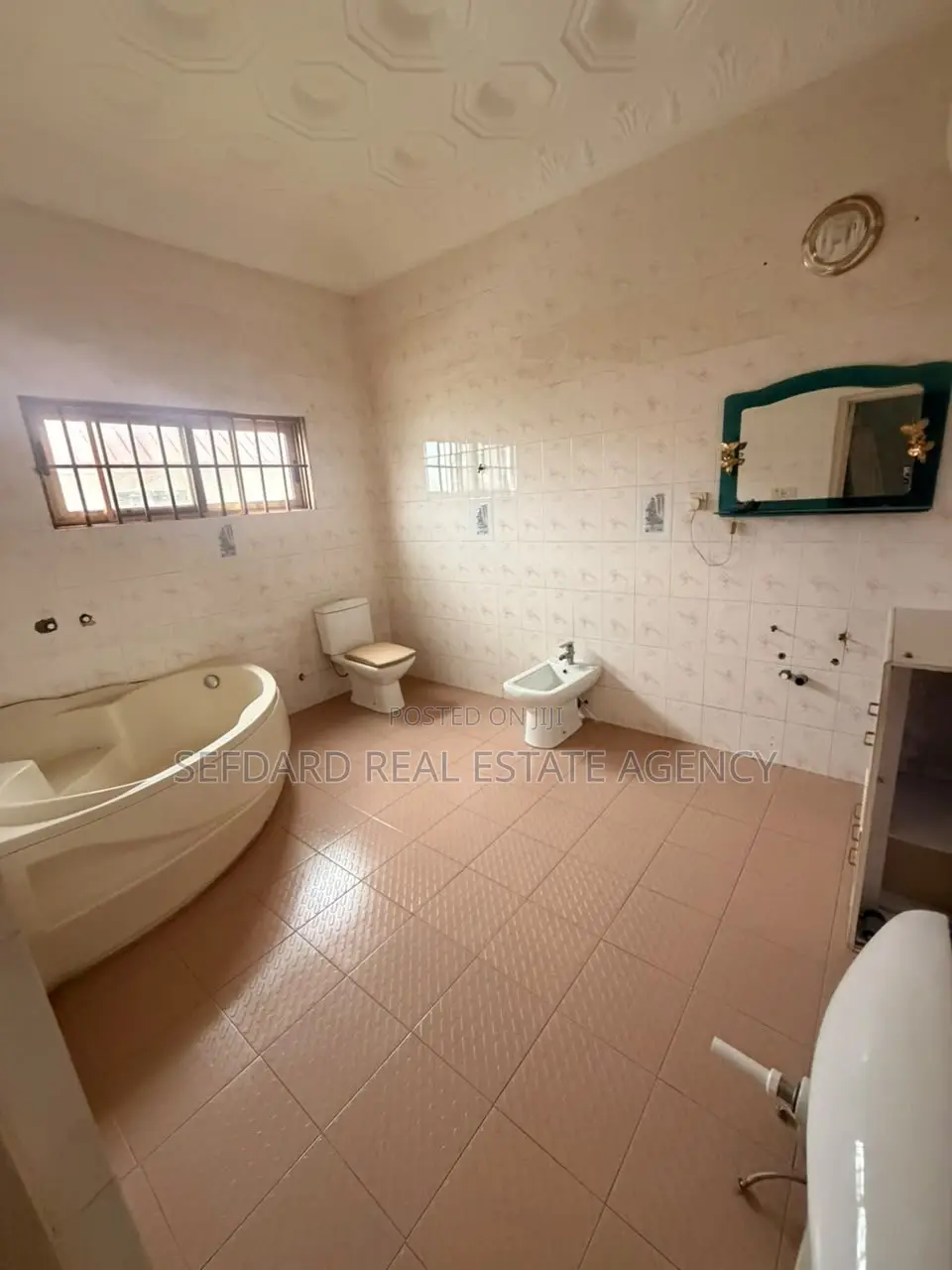 5bdrm House in Sefdard Properties, Achimota for sale in Achimota