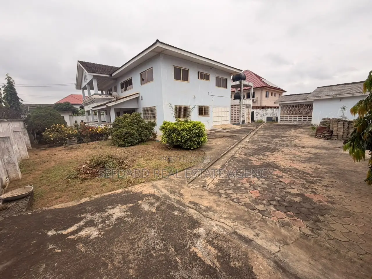 5bdrm House in Sefdard Properties, Achimota for sale in Achimota