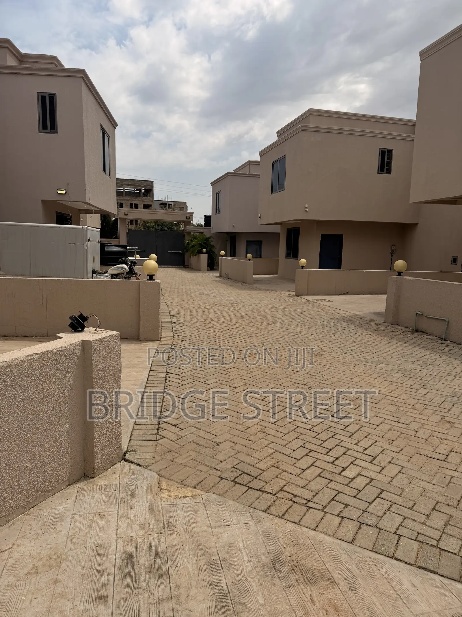 4bdrm Block of Flats in 2809 Court, Nmai-Dzorn for sale in Nmai-Dzorn