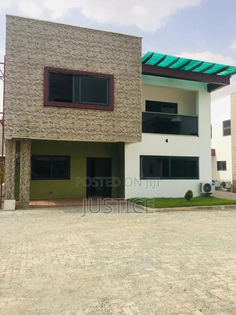 4bdrm Townhouse / Terrace in Adjiringanor, Otano for rent in Otano