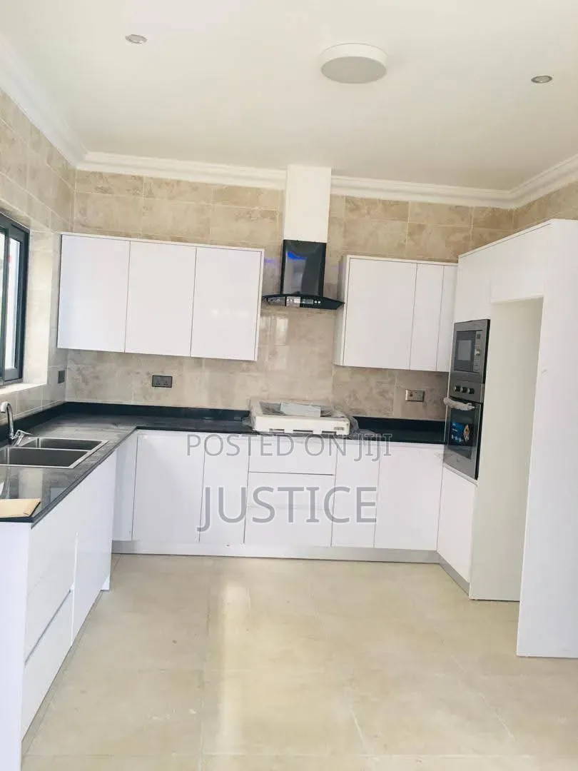 4bdrm Townhouse / Terrace in Adjiringanor, Otano for rent in Otano