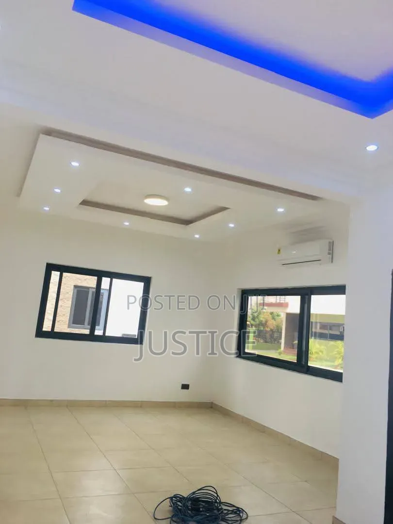4bdrm Townhouse / Terrace in Adjiringanor, Otano for rent in Otano