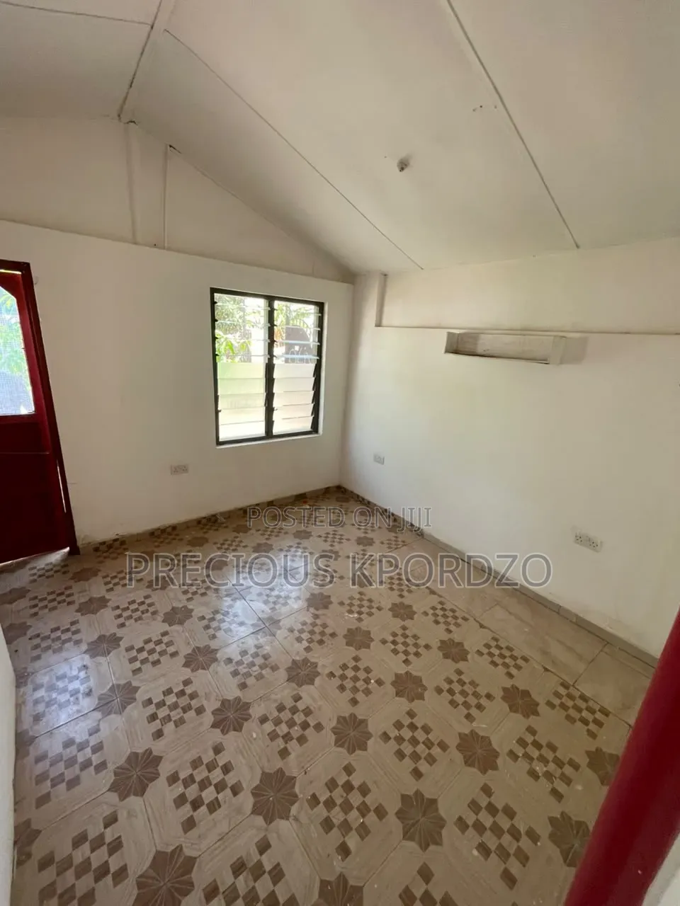 1bdrm Room & Parlour in Commandos Adenta for rent in Commandos
