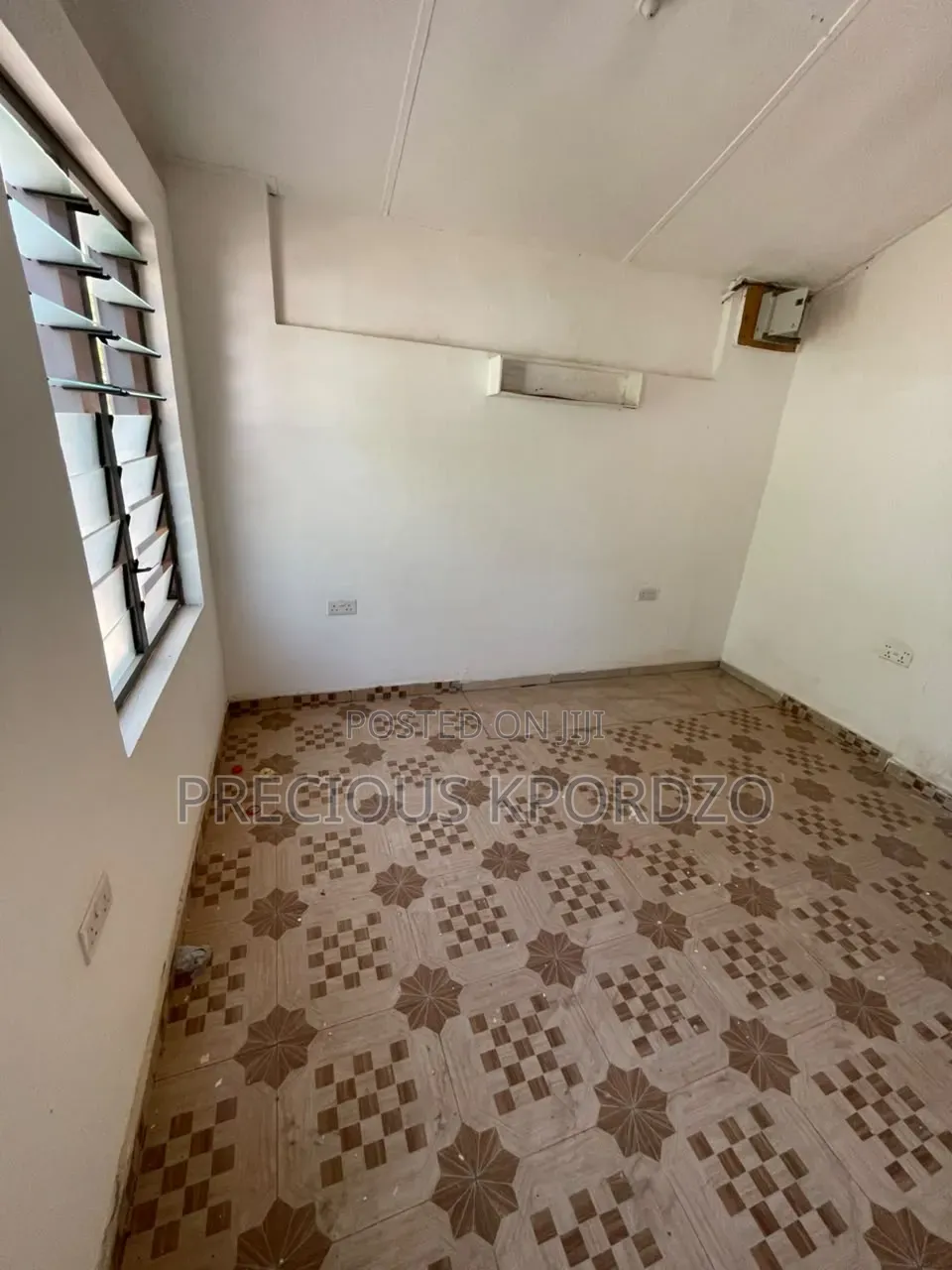 1bdrm Room & Parlour in Commandos Adenta for rent in Commandos