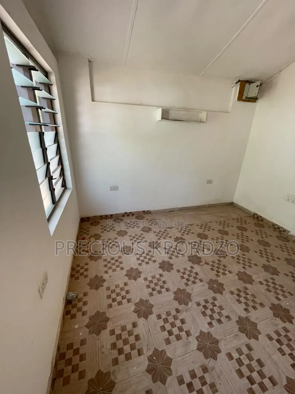 1bdrm Room & Parlour in Commandos Adenta for rent in Commandos