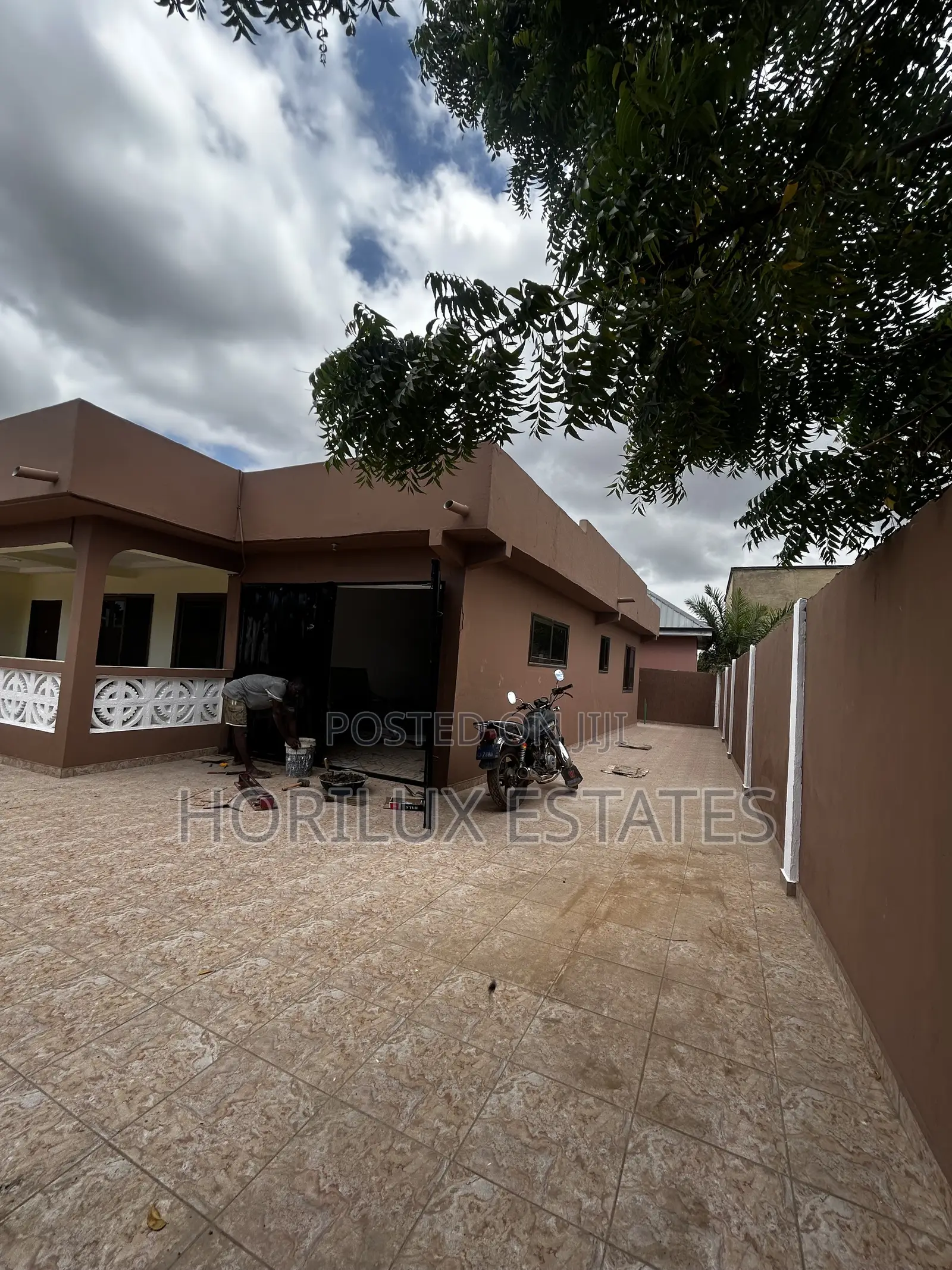 4bdrm Bungalow in Santa Maria Washing for sale in Santa Maria