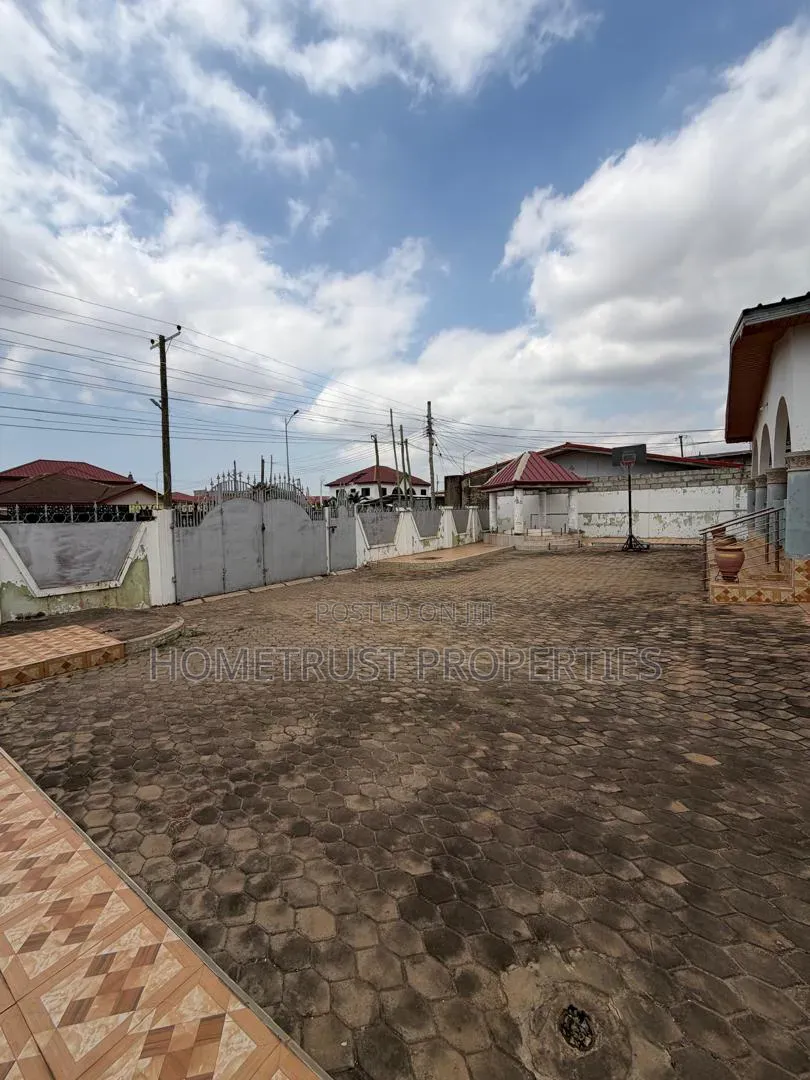 4bdrm House in Spintex Baatsona for sale in Baatsona Total