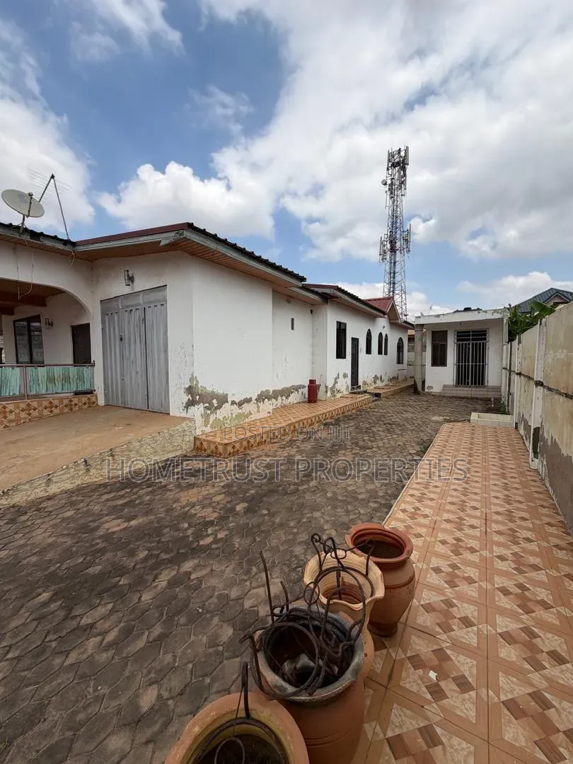 4bdrm House in Spintex Baatsona for sale in Baatsona Total