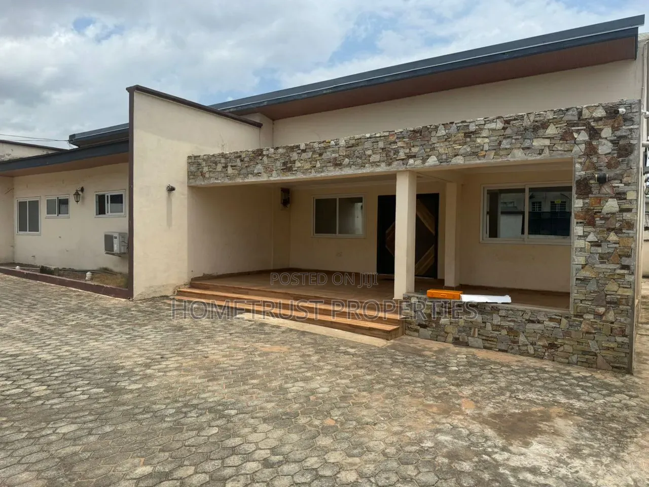 6bdrm House in Achimota Mile 7 for sale in Mile 7