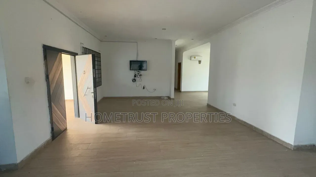 6bdrm House in Achimota Mile 7 for sale in Mile 7