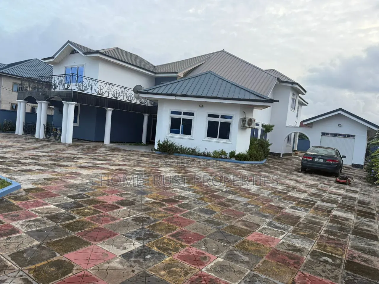 8bdrm Duplex in Haatso, ECOMOG for sale in ECOMOG