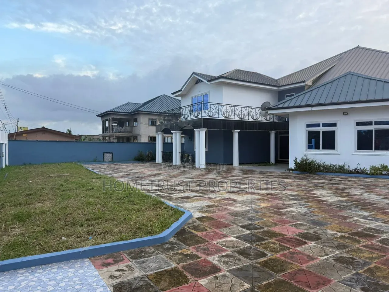 8bdrm Duplex in Haatso, ECOMOG for sale in ECOMOG