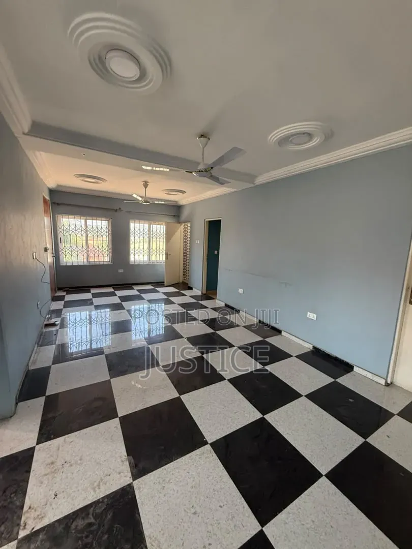 3bdrm Apartment in Westhills Mall Area for rent in West Hills Mall Area