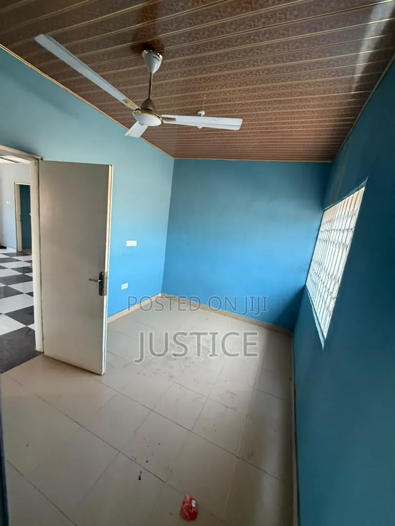 3bdrm Apartment in Westhills Mall Area for rent in West Hills Mall Area