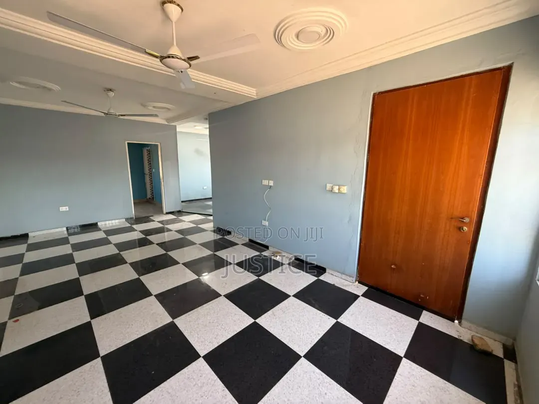 3bdrm Apartment in Westhills Mall Area for rent in West Hills Mall Area
