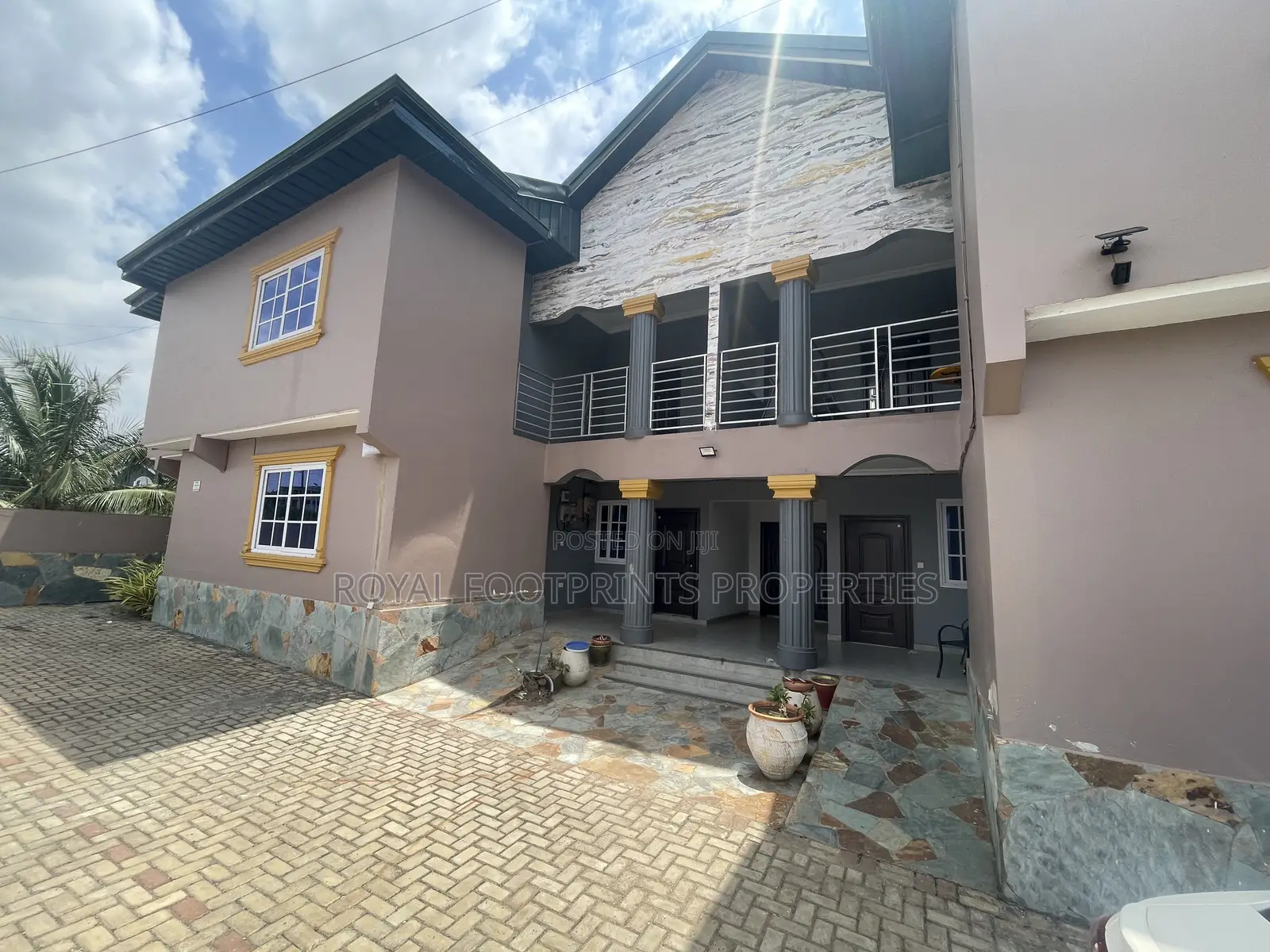 3bedrooms Fully Furnished in Oyarifa